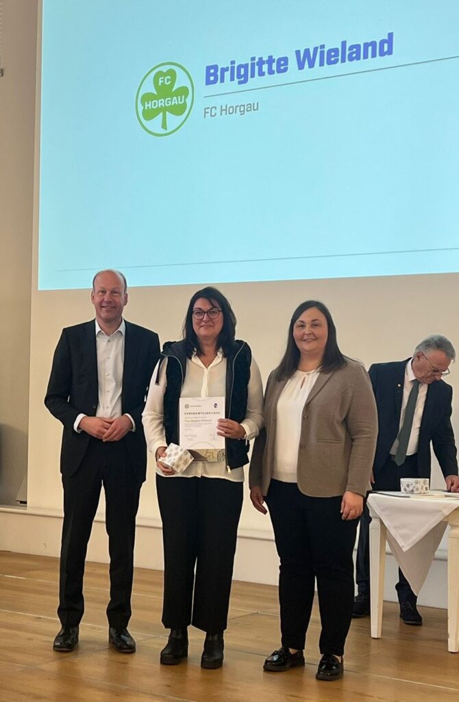 DFB-Ehrenamtsurkunde für Brigitte Wieland vom FC Horgau - 12/2025